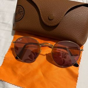 Round rose gold Raybans